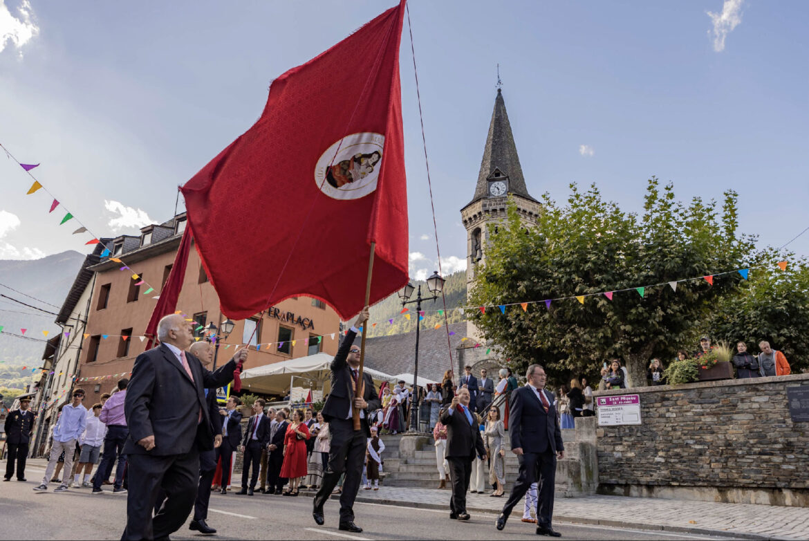 Fotografía nueva bandera Santa Maria de Mijaran - Era Hèsta Vielha