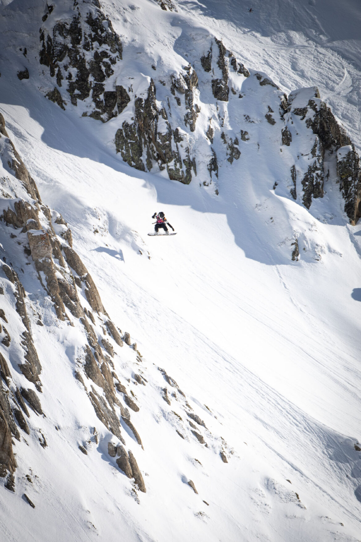 Fotografía de Katie Anderson en el Freeride World Tour Baqueira Beret realizada por Gorka Martínez Llurda en el sector Basibe.